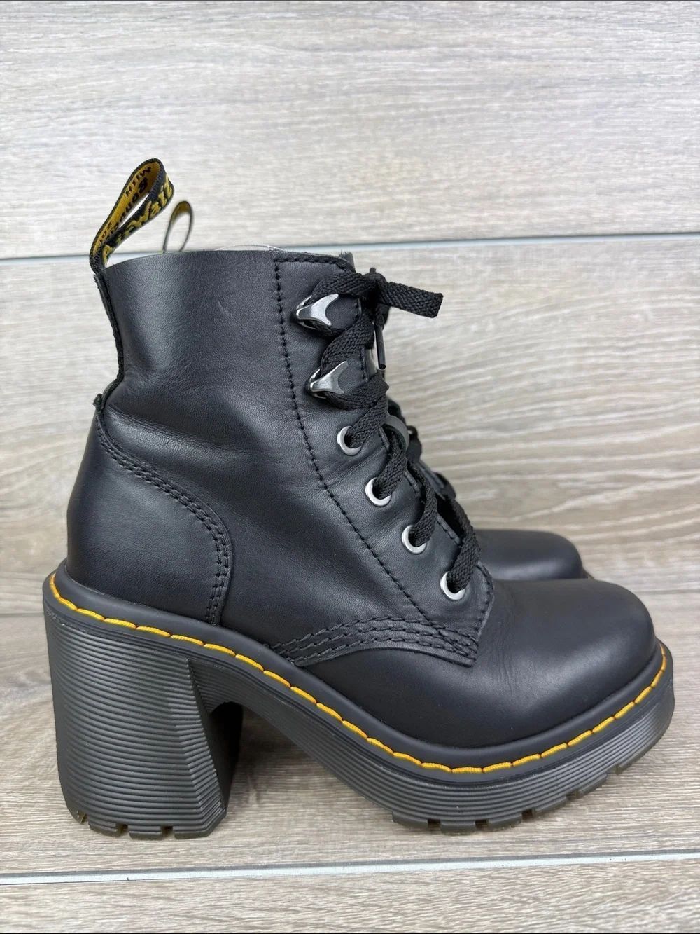 Dr Martens Jesy Sendal Women’s Sz 6 Black Leather Lace Up Flared Heel Ankle Boot